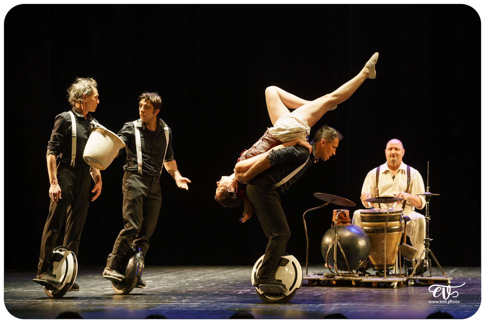 ExCENTRIQUES (CIE LES ACROSTICHES)